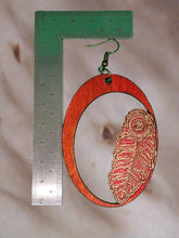 Load image into Gallery viewer, Juego de pinzas para el cabello y aretes con plumas tribales