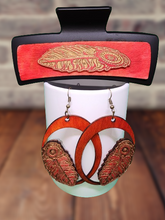 Load image into Gallery viewer, Juego de pinzas para el cabello y aretes con plumas tribales