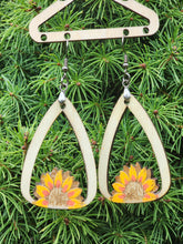 Load image into Gallery viewer, Sunflower Hair Clip & Wooden Earrings Set