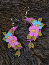 Cargar imagen en el visor de la galería, Pendientes de madera Luna Dulce