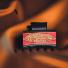 Load image into Gallery viewer, Juego de pinzas para el cabello y aretes con plumas tribales