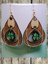 Load image into Gallery viewer, wooden dangle earring - Trebol Leaf