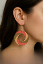 Cargar imagen en el visor de la galería, SunTwist Joy — Pendientes de madera