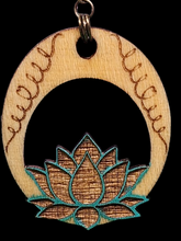 Load image into Gallery viewer, Pendientes colgantes de madera con grabado de flor de loto
