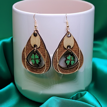 Load image into Gallery viewer, wooden dangle earring - Trebol Leaf
